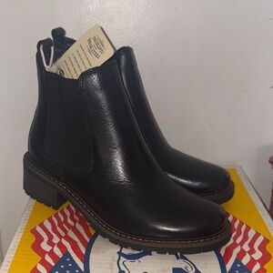 Telluride Black Leather Ankle Boots size 7